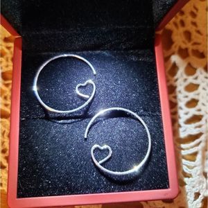 THREADER HEART EARRINGS. Silver